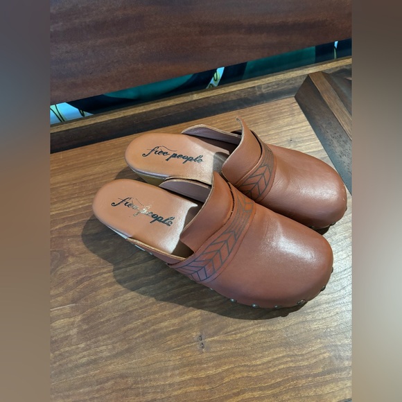 Free People Chloe Cognac Leather Clogs Size 8 - Picture 4 of 6